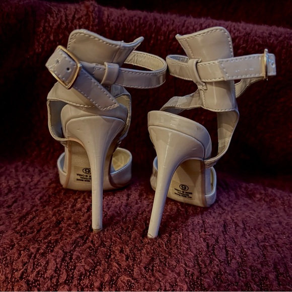 Elegant Cream Women's Heels - Picture 3 of 4